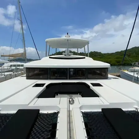 Catamaranvip 52 Pies Con 2 Pisos Hotel en barco Cartagena