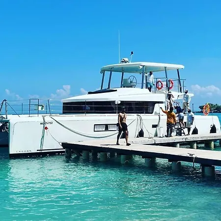 Catamaranvip 52 Pies Con 2 Pisos Hotel en barco *