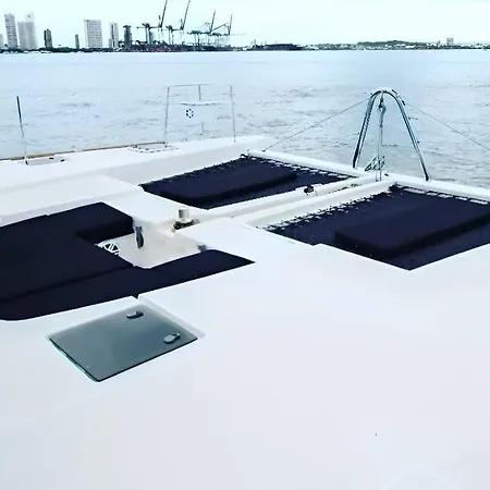 Hotel en barco Catamaranvip 52 Pies Con 2 Pisos