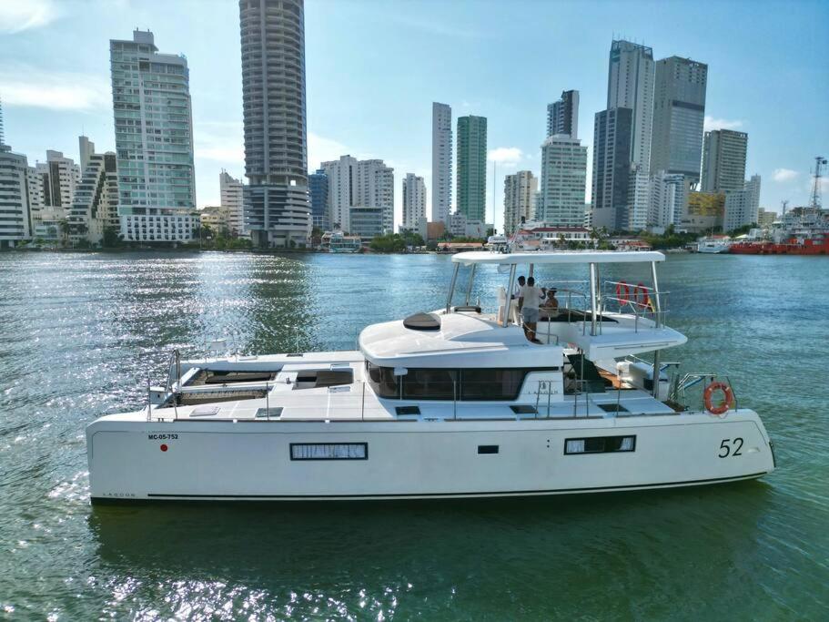 Catamaranvip 52 Pies Con 2 Pisos Cartagena