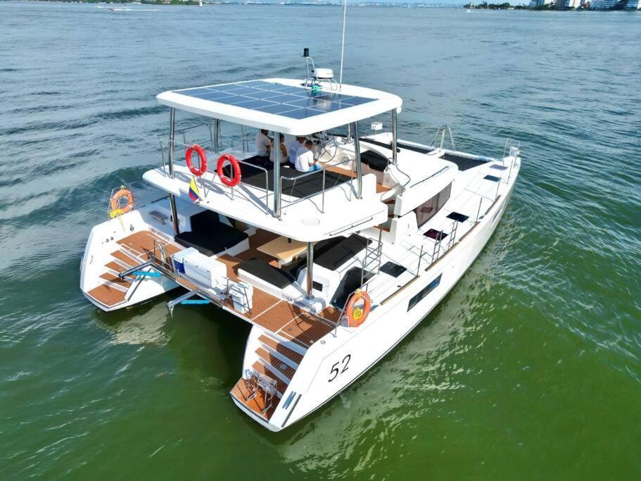 Catamaranvip 52 Pies Con 2 Pisos Hotel en barco