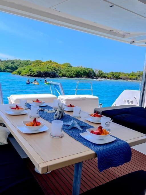 Hotel en barco Catamaranvip 52 Pies Con 2 Pisos *