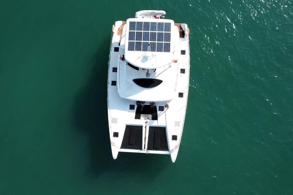 Catamaranvip 52 Pies Con 2 Pisos Hotel en barco Cartagena