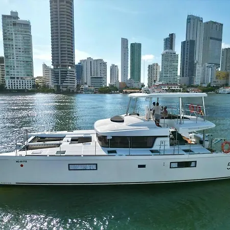 Catamaranvip 52 Pies Con 2 Pisos Cartagena