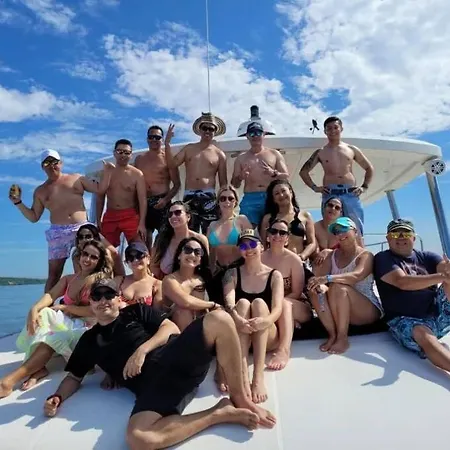 Catamaranvip 52 Pies Con 2 Pisos Botel Cartagena